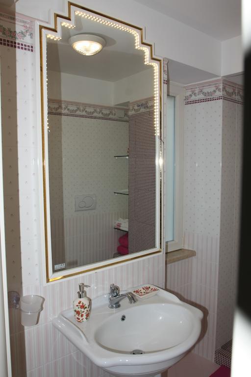 Bed And Breakfast Angolo Fiorito Civitavecchia Værelse billede