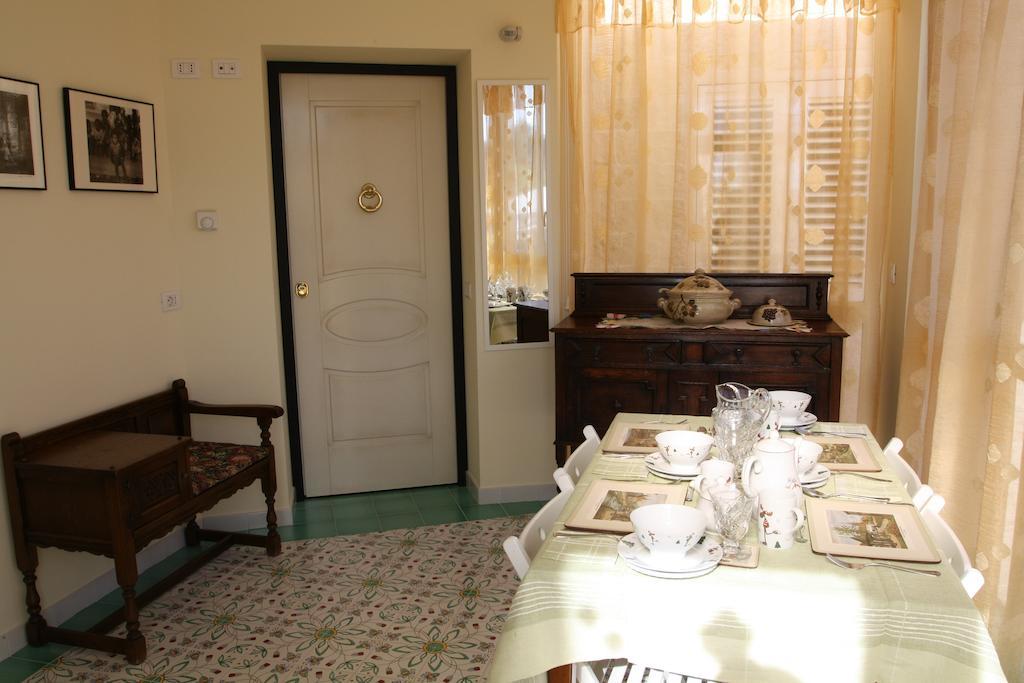 Bed And Breakfast Angolo Fiorito Civitavecchia Værelse billede